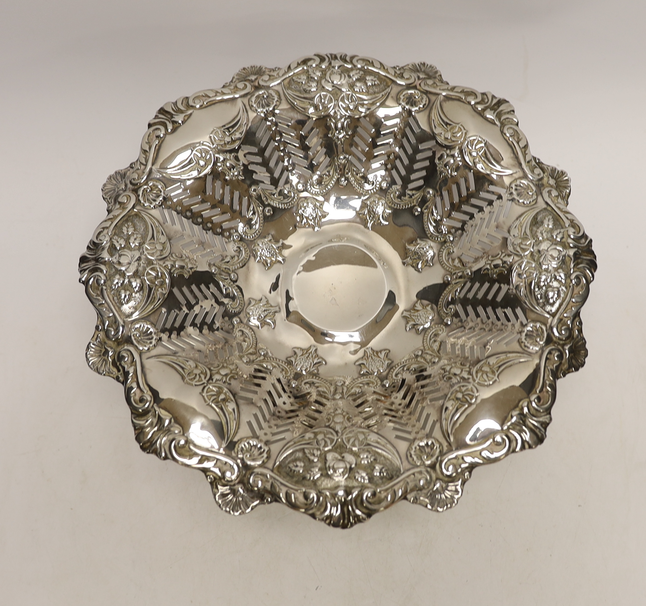An Edwardian pieced silver pierced pedestal bowl, with wavy border, by S. Glass, Birmingham, 1902, diameter 28.5cm, 15.8oz.
